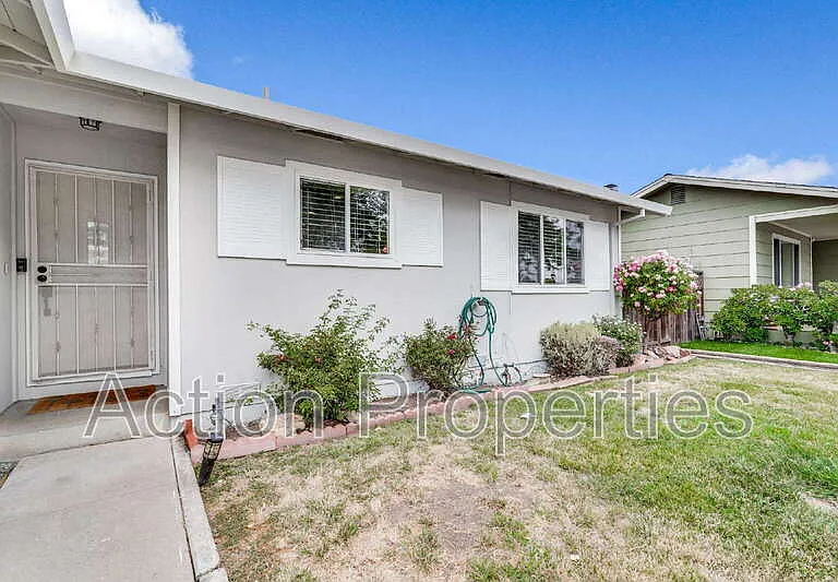 2126 Warmwood Ln — Photo 2