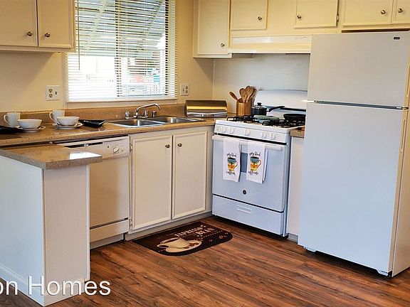 4th image of 900 Henderson Ave #79