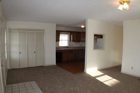 3rd image of 1333 E Sullivan Ct