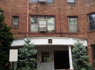3 Town House Pl APT 3G, Great Neck, NY 11021