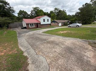 1221 Denton Rd, Dothan, AL 36303