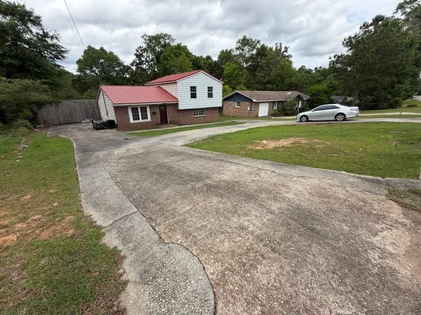 1221 Denton Rd, Dothan, AL 36303