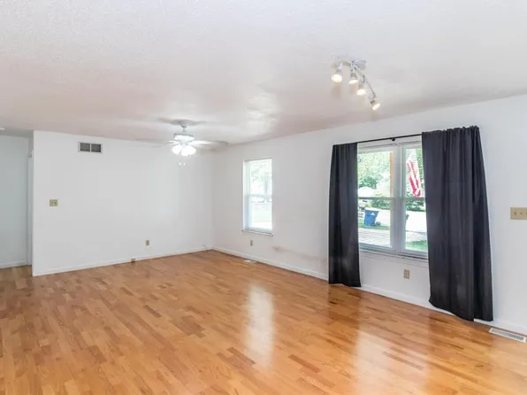 1024 Lee Ct, Saint Clair, MO 63077