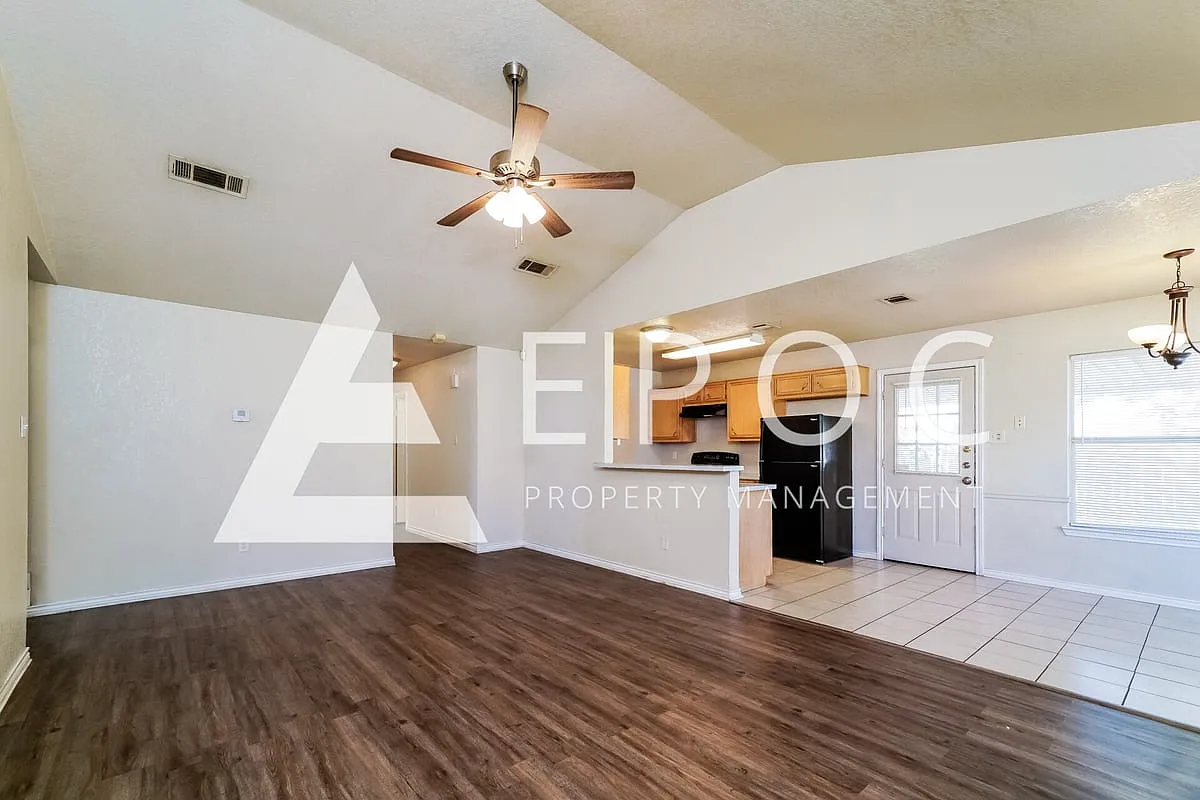 2507 Lain Dr — Photo 3