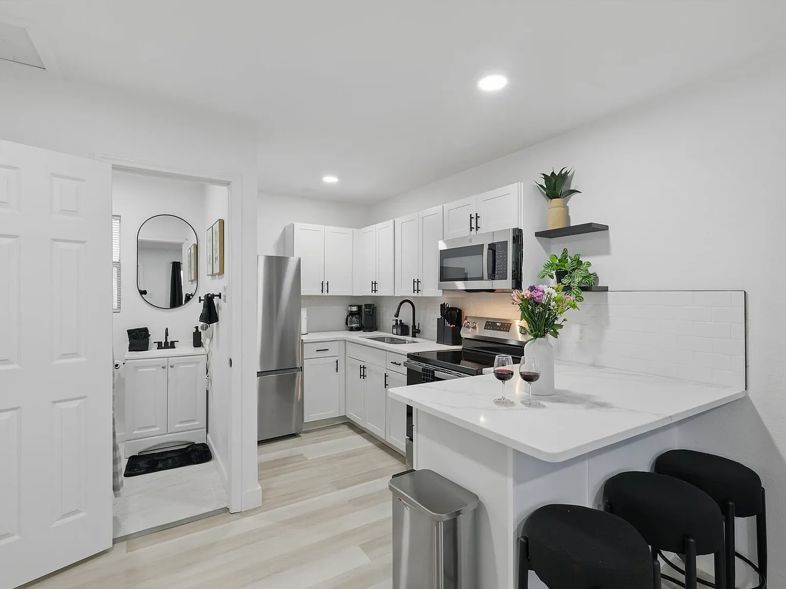 2 bed, 1008 sqft, $2,800 — Photo 2