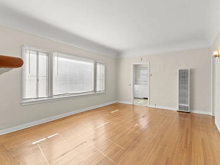 1715 Termino Ave — Photo 3
