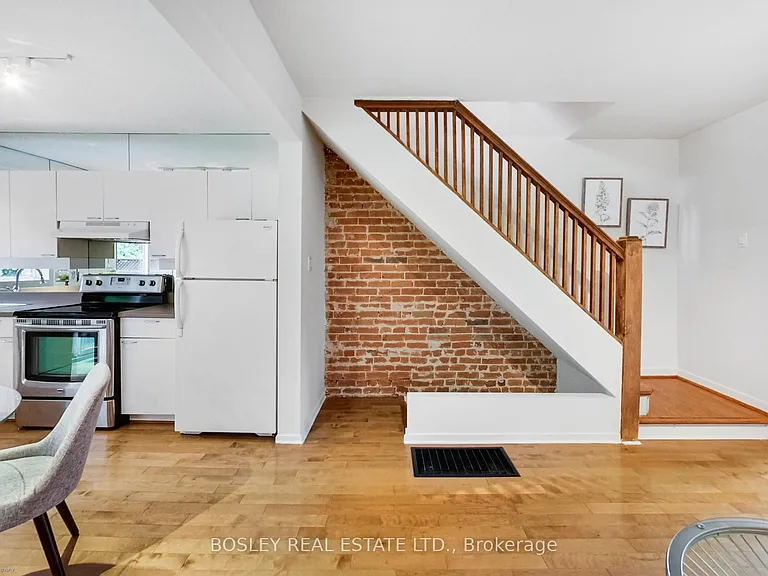 140 Helendale Ave — Photo 9