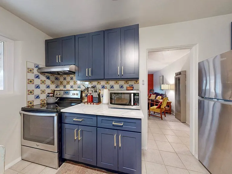 1327 Phoenix Ave NW — Photo 3