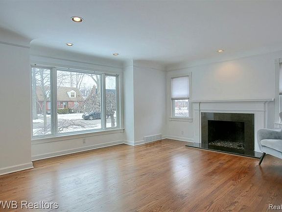3rd image of 13117 Lincoln Dr