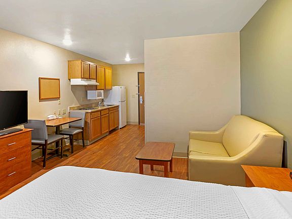 Deluxe Studio - 1 Full Bed