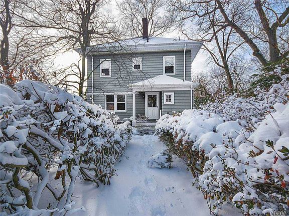 3rd image of 748 Glen Cove Ave