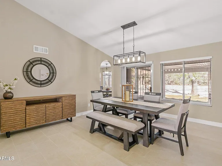2735 N Diego Cir — Photo 16