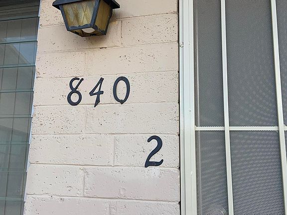 2nd image of 840 E Elm St Unit 2