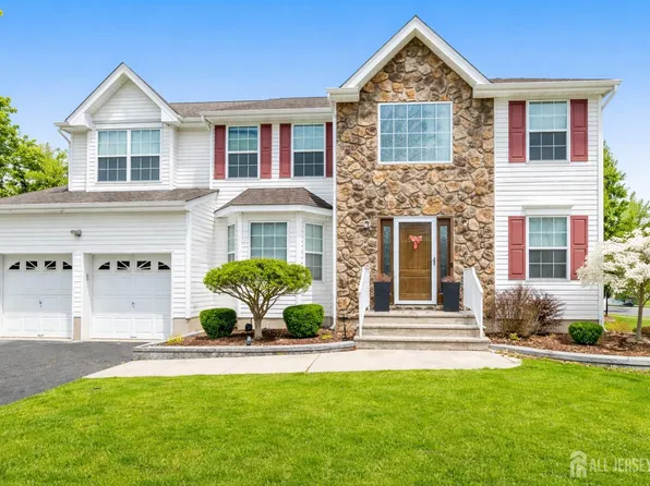 22 Ginger Dr, Edison, NJ 08837