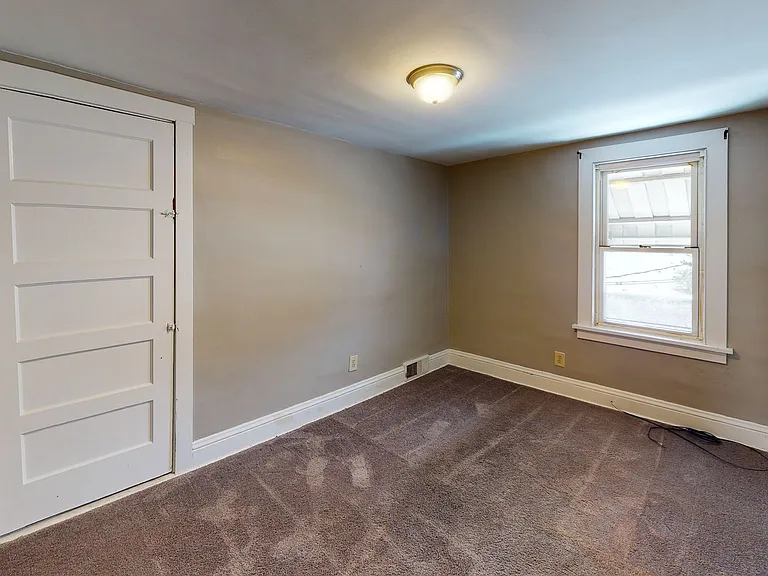 208 S 5th St — Photo 33