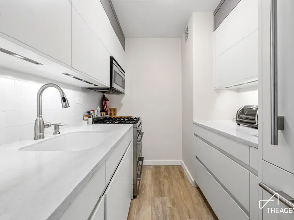 150 West End Avenue image 8 of 14