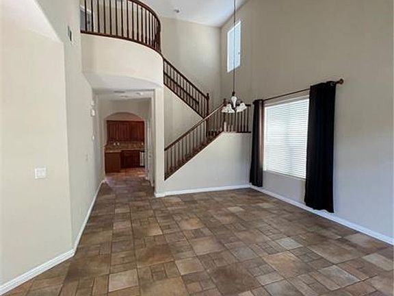 4th image of 7160 Picton Ave