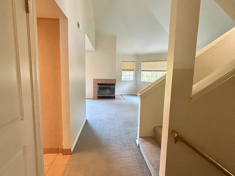 806 Isbel Ct — Photo 3