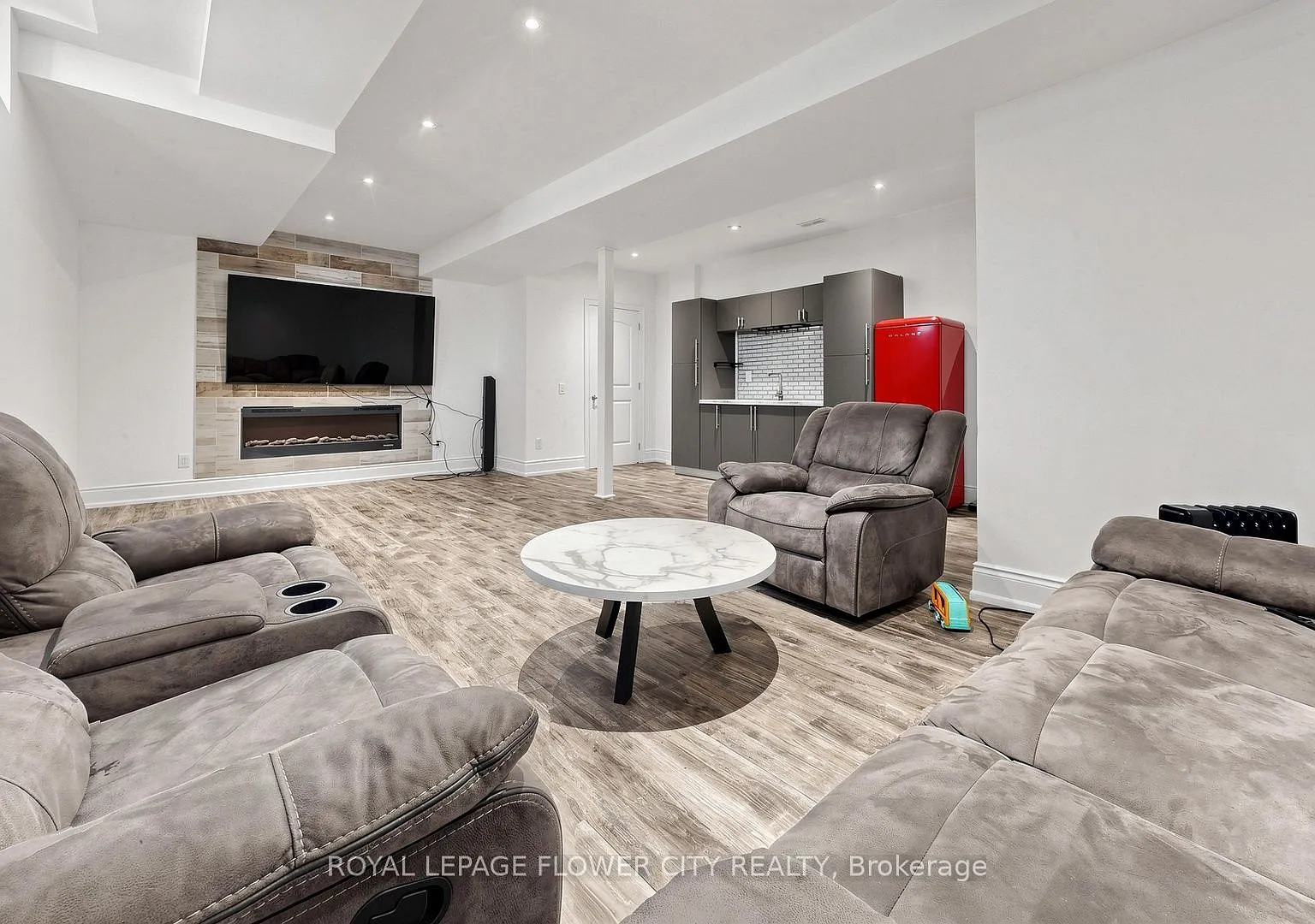 7 bed, $8,000 — Photo 4