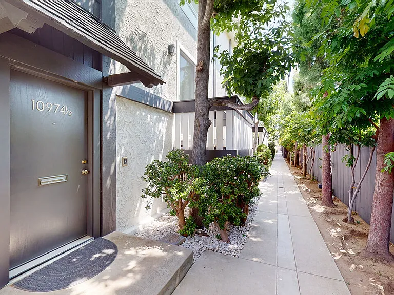 10976 1/2 National Blvd — Photo 18