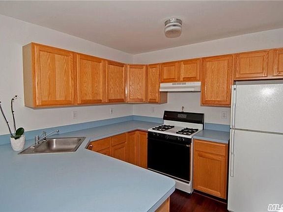 2nd image of 15 Beekman Pl