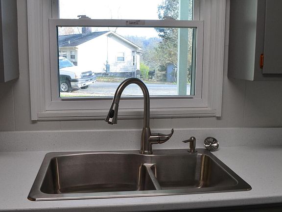4th image of 106 Cedar Ln