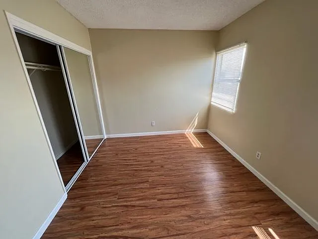 12526 Menlo Ave #C — Photo 10