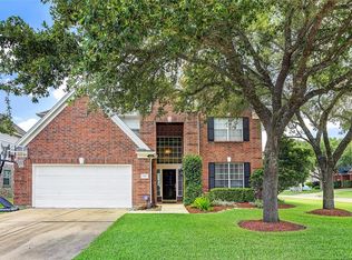 7427 Maple Run Dr, Sugar Land, TX 77479