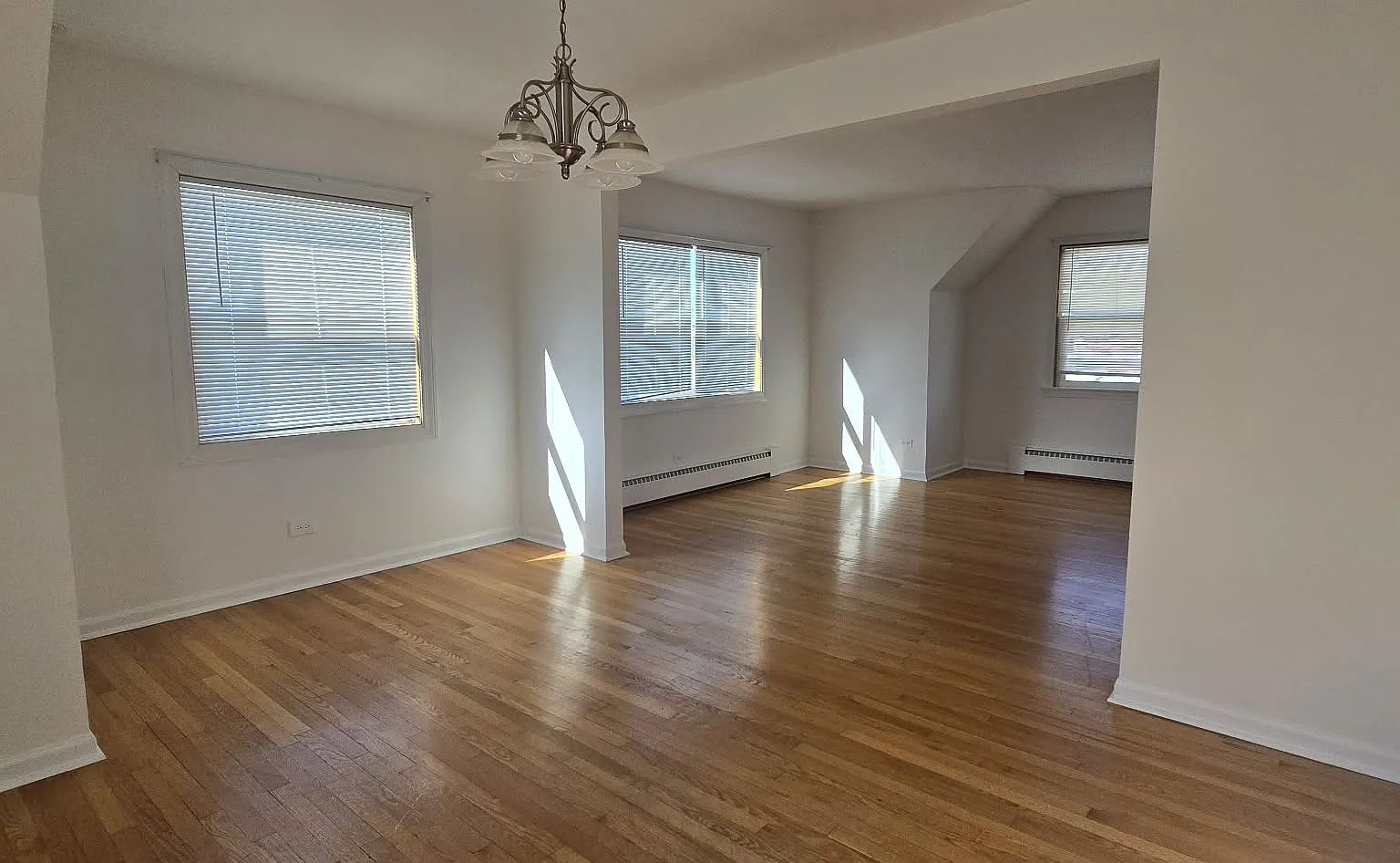 2 bed, 1200 sqft, $1,900 — Photo 2