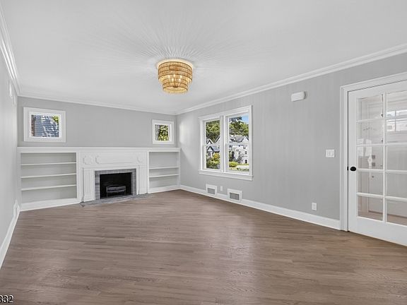 4th image of 642 Roosevelt St