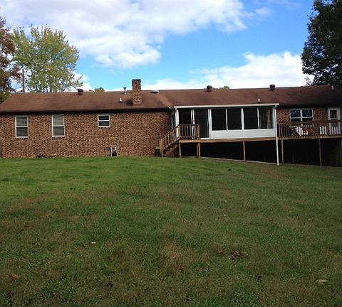 3rd image of 3207 Camelot Dr