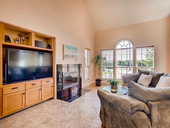 3rd image of 12216 Tanglewild Dr
