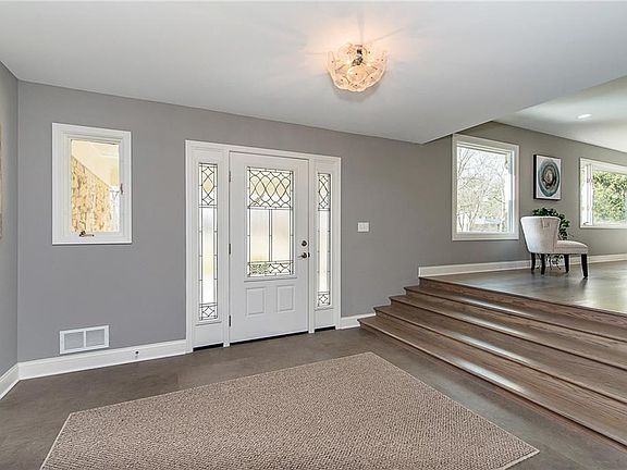 4th image of 460 Braeside North Dr