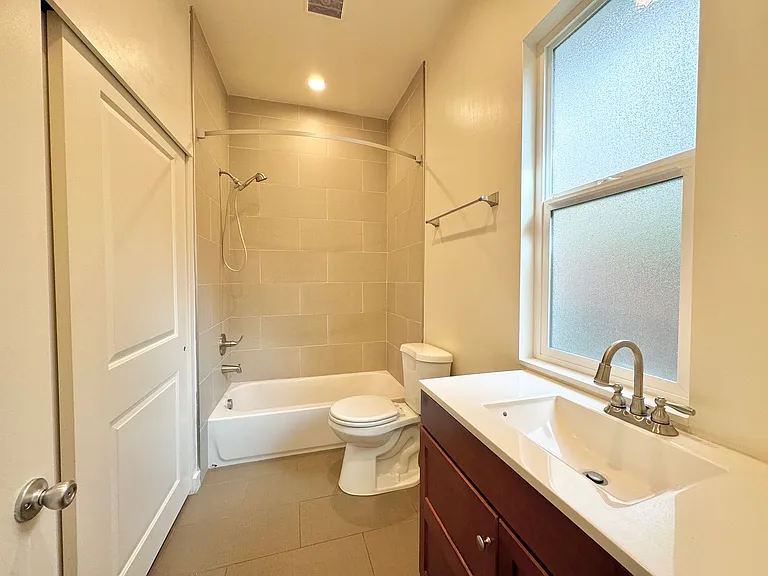 2608-2610 I Street — Photo 16