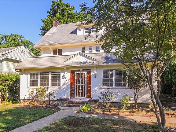 2nd image of 237 Coligni Avenue