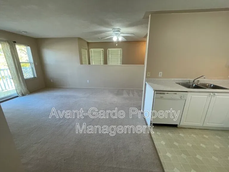 4405 37th St #13 — Photo 5
