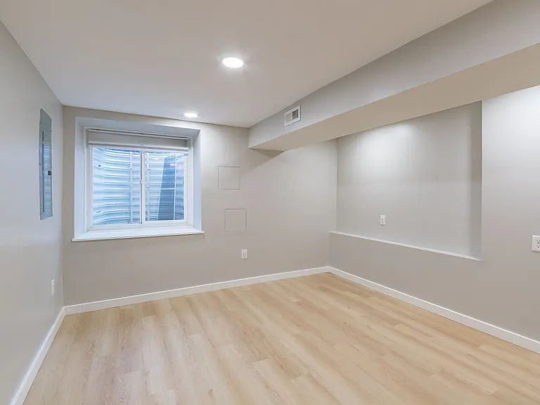 2208 Montrose St — Photo 14