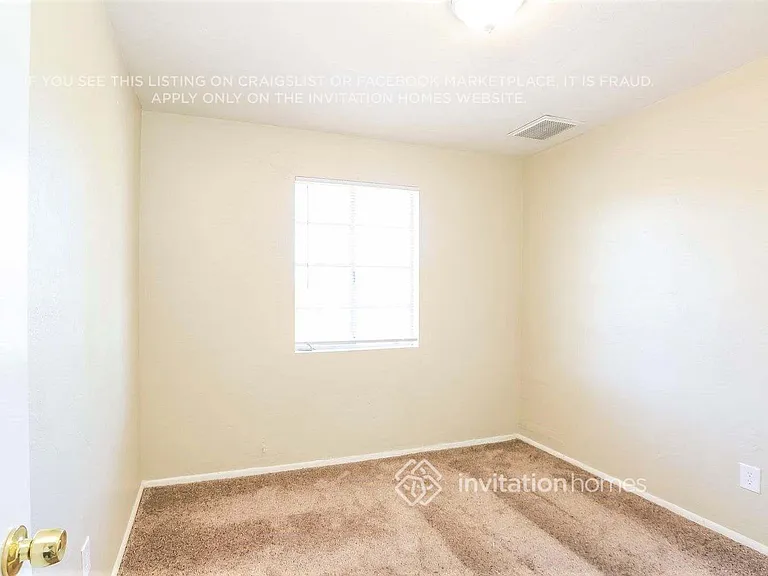 840 E Mountain View Rd — Photo 9