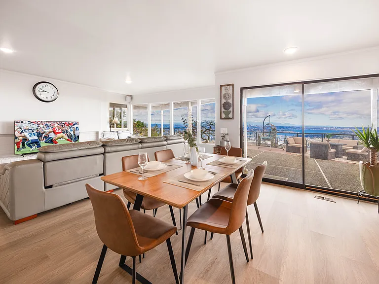 The dining area boasts a stunning table for six,perfectly positioned to offer breathtaking lake views. Large windows flood the space with natural light, creating a serene and picturesque setting for memorable meals with family and friends.