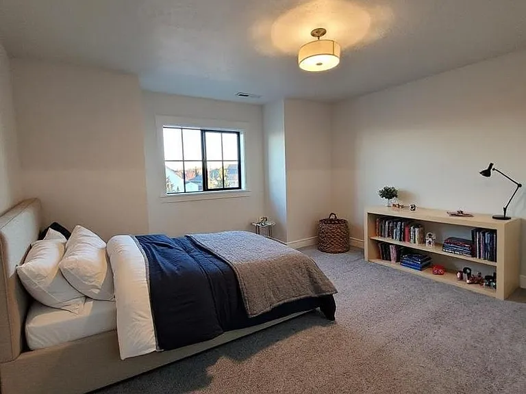 4264 W Lovegood Ln — Photo 6