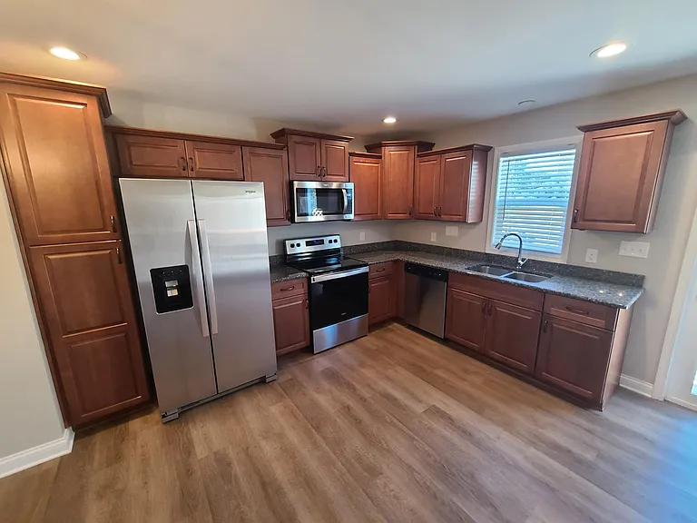 803 Belfast St — Photo 3