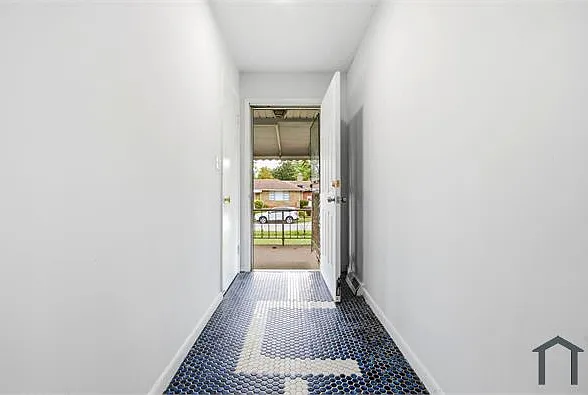 3 bed, 1800 sqft, $1,819 — Photo 3