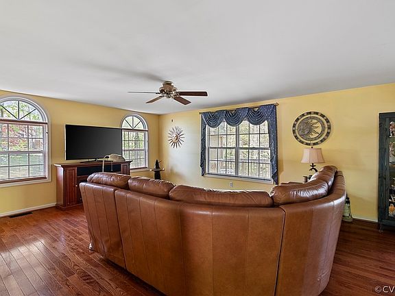 4th image of 7 Trotter Ln