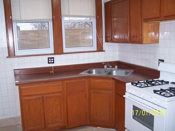 4th image of 3039 N Leclaire Ave #2
