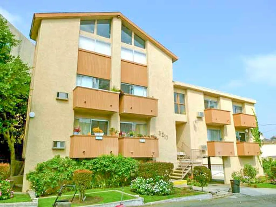 Overland Court