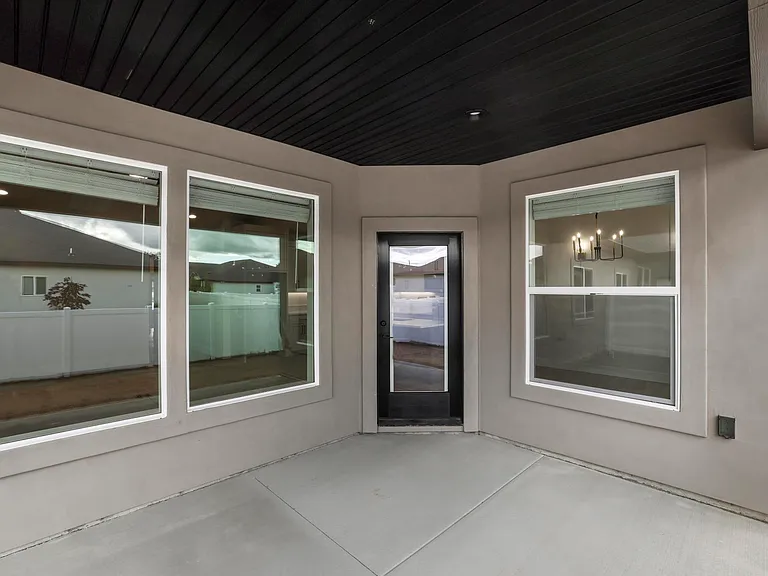 533 Irene St — Photo 4