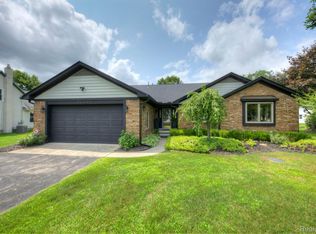 21093 Gill Rd, Farmington Hills, MI 48335