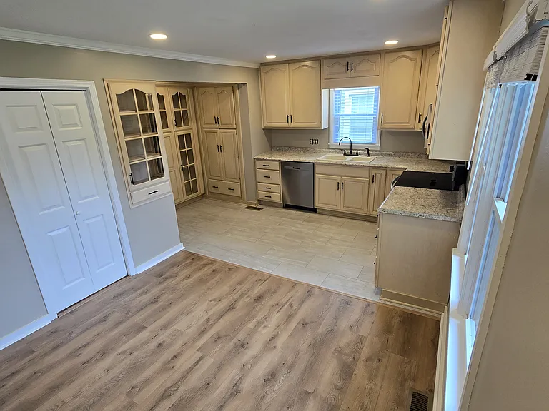 2922 Washington St — Photo 6