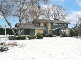 7693 Overlook Dr, Greendale, WI 53129