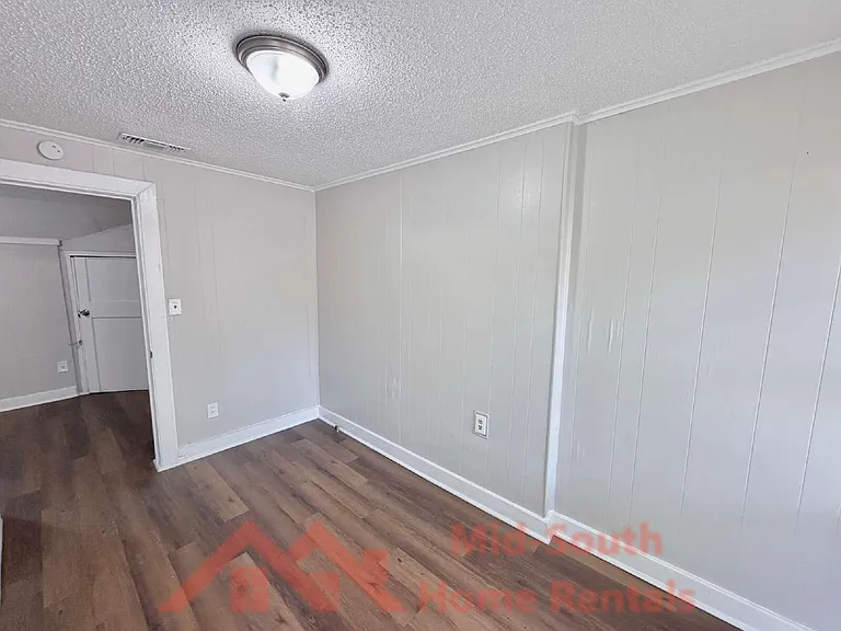 1561 Foster Ave — Photo 24